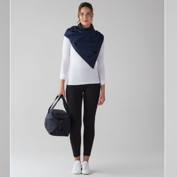 NWOT Lululemon Vinyasa Scarf - black with blue - Picture 1 of 11
